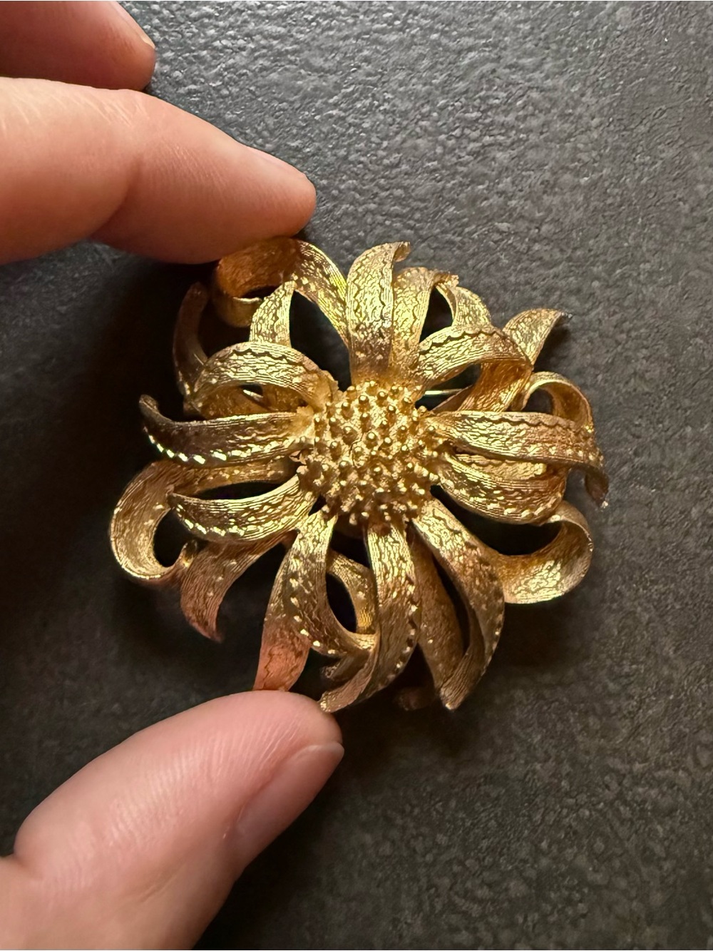 Antique Textured Gold Sunflower Brooch - Picture 5 of 6